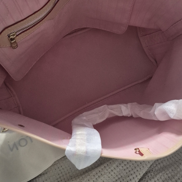 Elegant Checkered Never Full Tote And Clutch in Gray and White. Free Gifts! - Picture 7 of 16